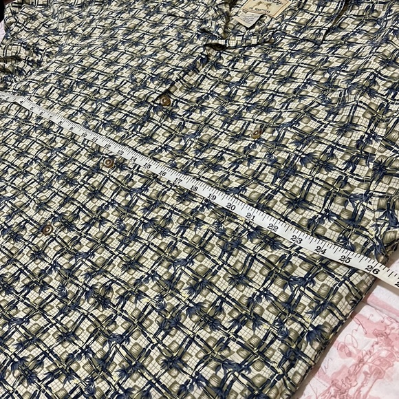 Bamboo Cay, Fine Resort Wear short sleeve casual shirt. 💯% Polynosic/Rayon. - Picture 9 of 10